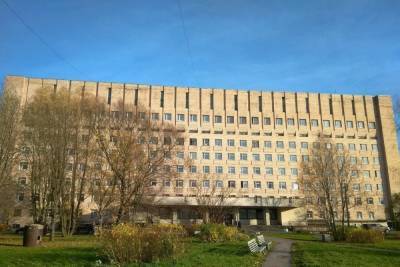 Под окнами опальной больницы №15 в Петербурге нашли тело черногорца