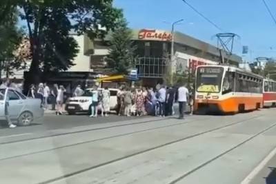 На Николаева в Смоленске сбили 8-летнюю девочку на остановке трамвая
