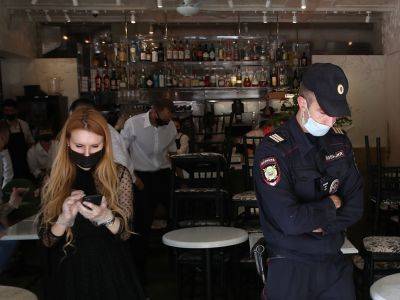 Собянин запретил посещать кафе и рестораны без прививки или теста