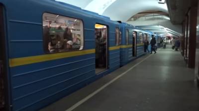 В переходе метро Харькова обнаружили тело, детали: "Человек присел и...”