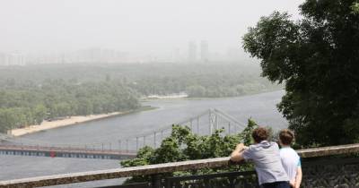 "Астраханский суховей": Киев накрыла пылевая буря (фото, видео)