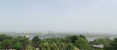 Киев окутало густым смогом: фото и видео