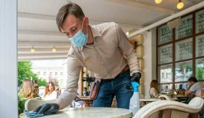 В московские кафе будут пускать только привитых от коронавируса или переболевших