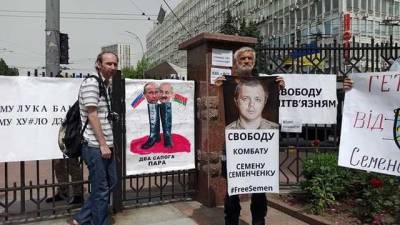 "Свободу комбату": У стен Апелляционного суда проходит акция в поддержку Семенченко