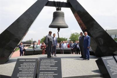 Депутаты ЗСК на личные средства открыли в Крыму памятный знак