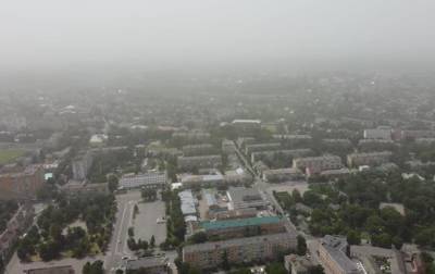 Небо Украины затянула пылевая завеса