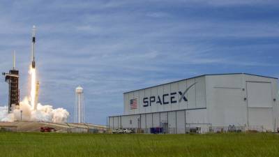 SpaceX запланировала к осени обеспечить весь мир беспроводным интернетом