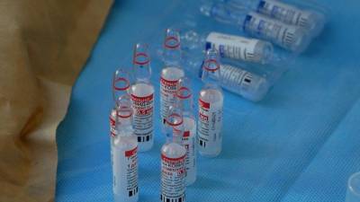 В Москве продлевают часы работы прививочных пунктов и вводят новые ограничительные меры