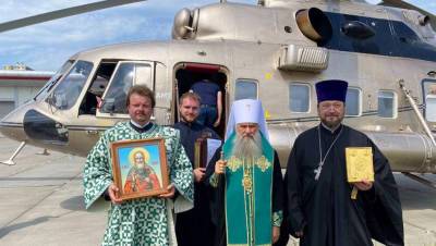 Петербургский митрополит с борта вертолета помолился о завершении пандемии