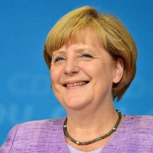 Меркель приглашает Зеленского в Германию для обсуждения Донбасса