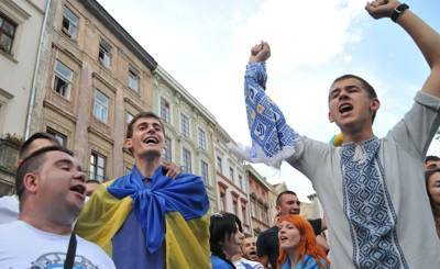 Обозреватель (Украина): украинских фанатов не пустили на матч Евро-2020 с флагом, на котором изображен Крым