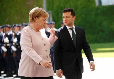 Меркель пригласила Зеленского в Берлин для обсуждения урегулирования конфликта на Донбассе