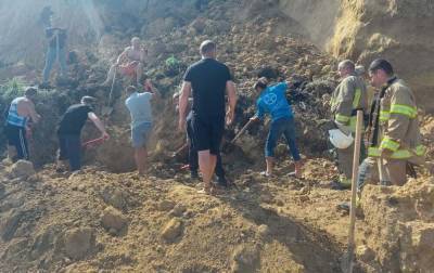 На пляже в Одесской области произошел оползень: под завалами могут быть люди