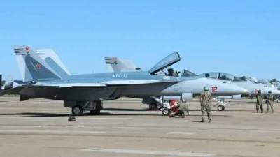 ВМС США перекрасили несколько своих самолетов в цвета российских истребителей