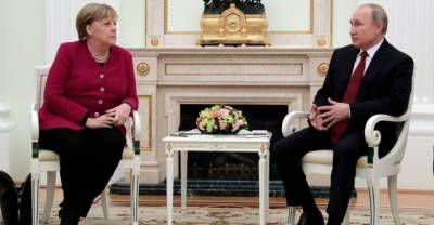 Меркель в разговоре с Путиным выразила благодарность за "руку примирения"