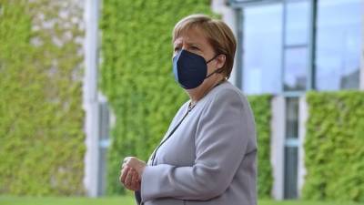 Меркель повторно вакцинировалась от COVID-19 препаратом Moderna