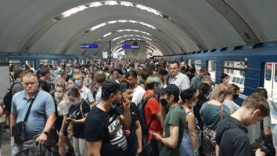 Порядка 250 человек эвакуировали из тоннелей метро после происшествия на «Парнасе»