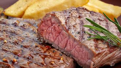Доказана связь между употреблением красного мяса и раком кишечника