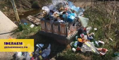 Россиян предложили штрафовать за выброшенный из машины мусор