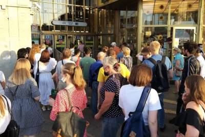 Поезда на синей ветке метро в Петербурге вновь ходят в штатном режиме