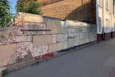 В Курске в третий раз закрасили граффити на улице Ленина