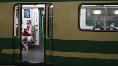 Власти назвали причину сбоя на синей ветке метро Петербурга