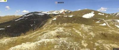 И тут нашли: вебкамера сняла парочку, занимающуюся сексом на горе в Альпах