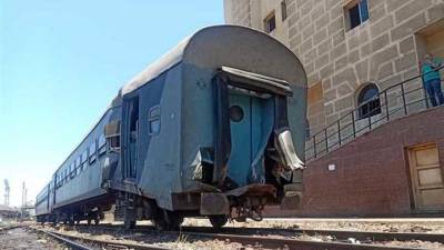 Локомотив протаранил пассажирский поезд в Египте