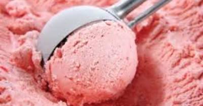 Диетологи рассказали о самом полезном мороженом в жару