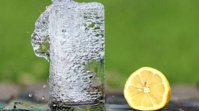 Употребление суточной нормы воды позволит с легкостью перенести жару