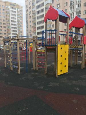 Кемеровчане пожаловались на плохое состояние детской площадки
