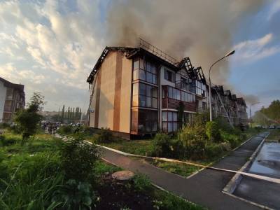 В Челябинской области после удара молнии загорелся многоквартирный дом