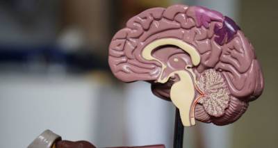 Когда коронавирус может создать "дыру в мозге" - ответила врач-невролог
