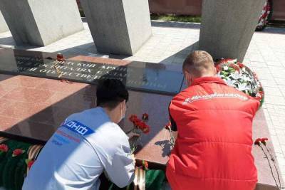 В Улан-Удэ общественники возложили цветы к мемориалу в День памяти и скорби