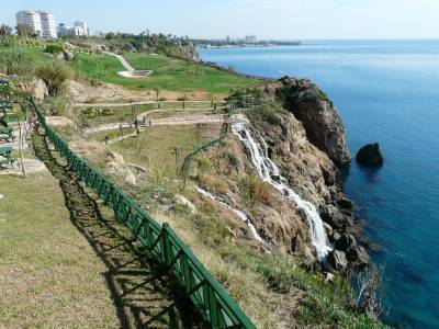 Туроператоры спрогнозировали срок снижения цен на отдых в Крыму и Сочи