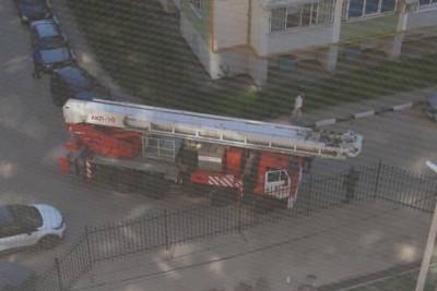 При пожаре в многоэтажке на Касимовском шоссе в Рязани эвакуировали 4 человека