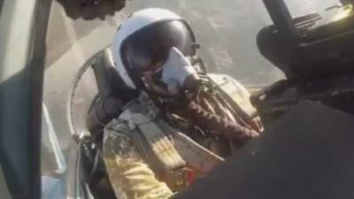 Минобороны показало, как летчик выполняет фигуры высшего пилотажа: мощное видео