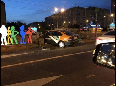 В Приморском районе за ночь произошло два ДТП с такси и каршерингом