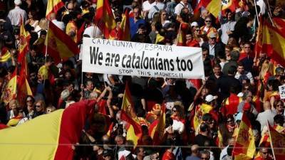 Видео: тысячи противников независимости Каталонии снова устроили протест