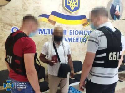 Скрывался на территории Украины с 2019 года: в Черкассах задержали международного террориста