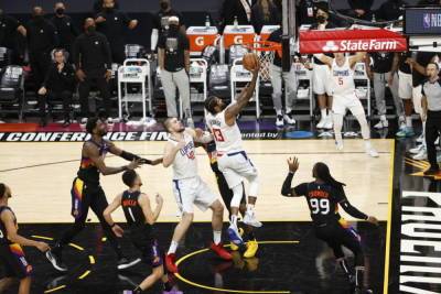 Плей-офф НБА: Финикс на последней секунде вырвал победу над Клипперс