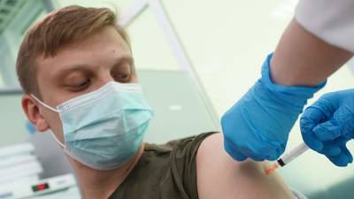 Опрос показал отношение россиян к обязательной вакцинации