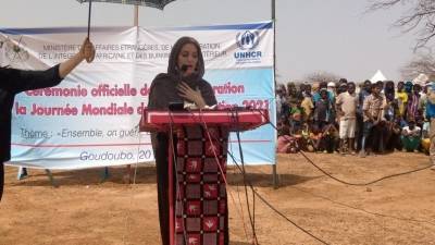 Жест доброй воли: Анджелина Джоли встретилась с беженцами в Западной Африке