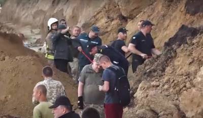 "Исчезла после оползня": спасатели ищут пропавших под завалами на Одесчине, видео