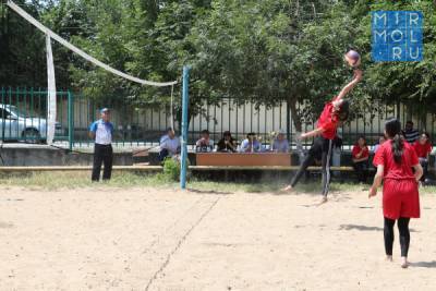 В Хасавюрте прошел турнир по пляжному волейболу