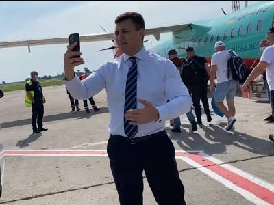 В Киеве задержали вылет самолета из-за Тищенко, который снимал видео - журналист