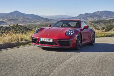 Новые модели Porsche 911 GTS доступны для заказа в России