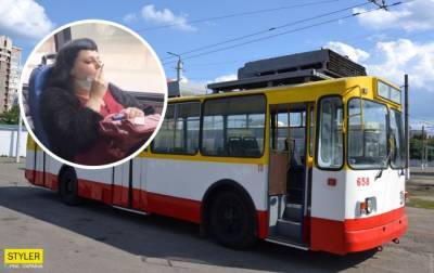 В Одессе дама закурила прямо в троллейбусе