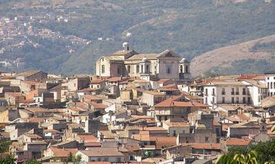 Власти итальянского городка объявили распродажу зданий по цене в один евро