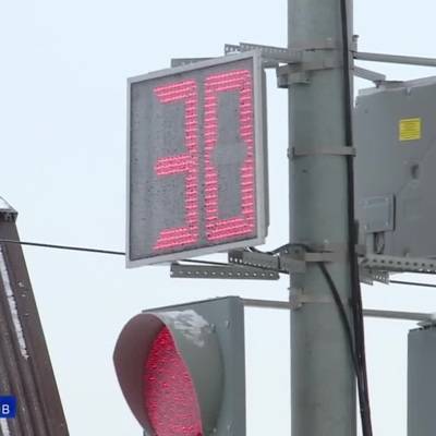 В России научили светофор распознавать лица и информировать о пробках